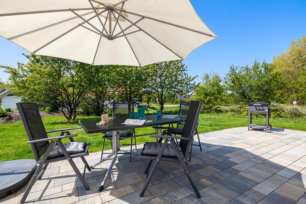 Ferienhaus Ruegen-Relax Трент Екстериор снимка