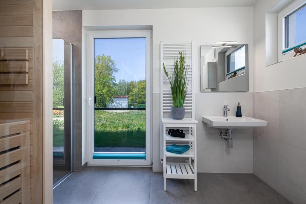 Ferienhaus Ruegen-Relax Трент Екстериор снимка